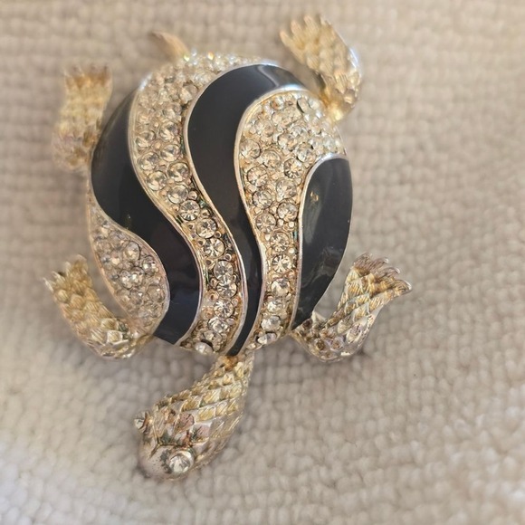 St. John Black and Silver‎ Crystal Turtle Brooch - Picture 5 of 11
